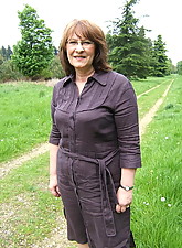 Mature GF photo 9 of 12